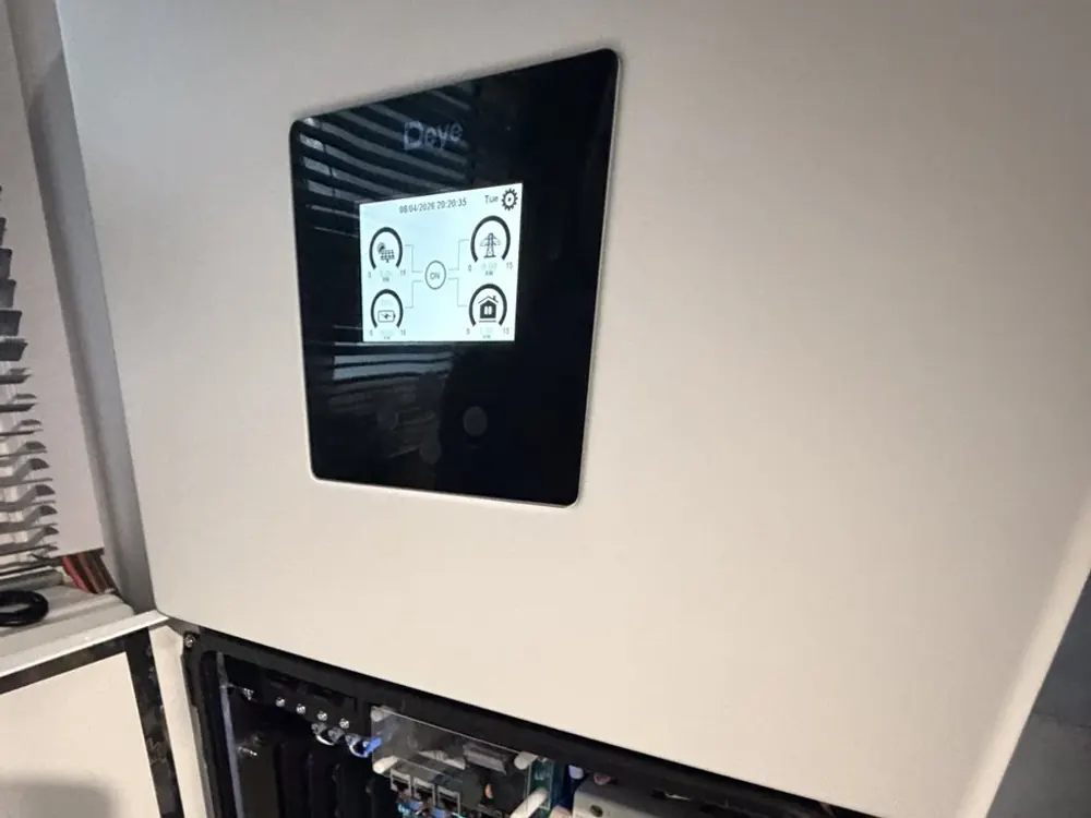 Inverter Deye με την οθόνη ροής ενέργειας, κατά την εγκατάσταση